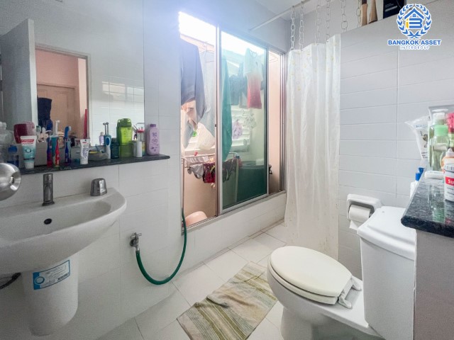 *****ทาวน์เฮ้าส์มือสองย่านนนทบุรี ม.เดอะวิลล่า ท่าอิฐ-รัตนาธิเบศร์ #หลังมุม คุณภาพระดับ Property Perfect เนื้อที่ 18 ตร.ว. ฟังก์ชัน 3 ห้องนอน 2 ห้องน้ำ 1 ที่จอดรถ แถมฟรี! 2 เครื่องปรับอากาศ 1 เครื่องทำน้ำอุ่น บนทำเลเชื่อมต่อหลายเส้นทาง ใกล้รถไฟฟ้าสายสีม่วง "สถานีบางรักน้อยท่าอิฐ"